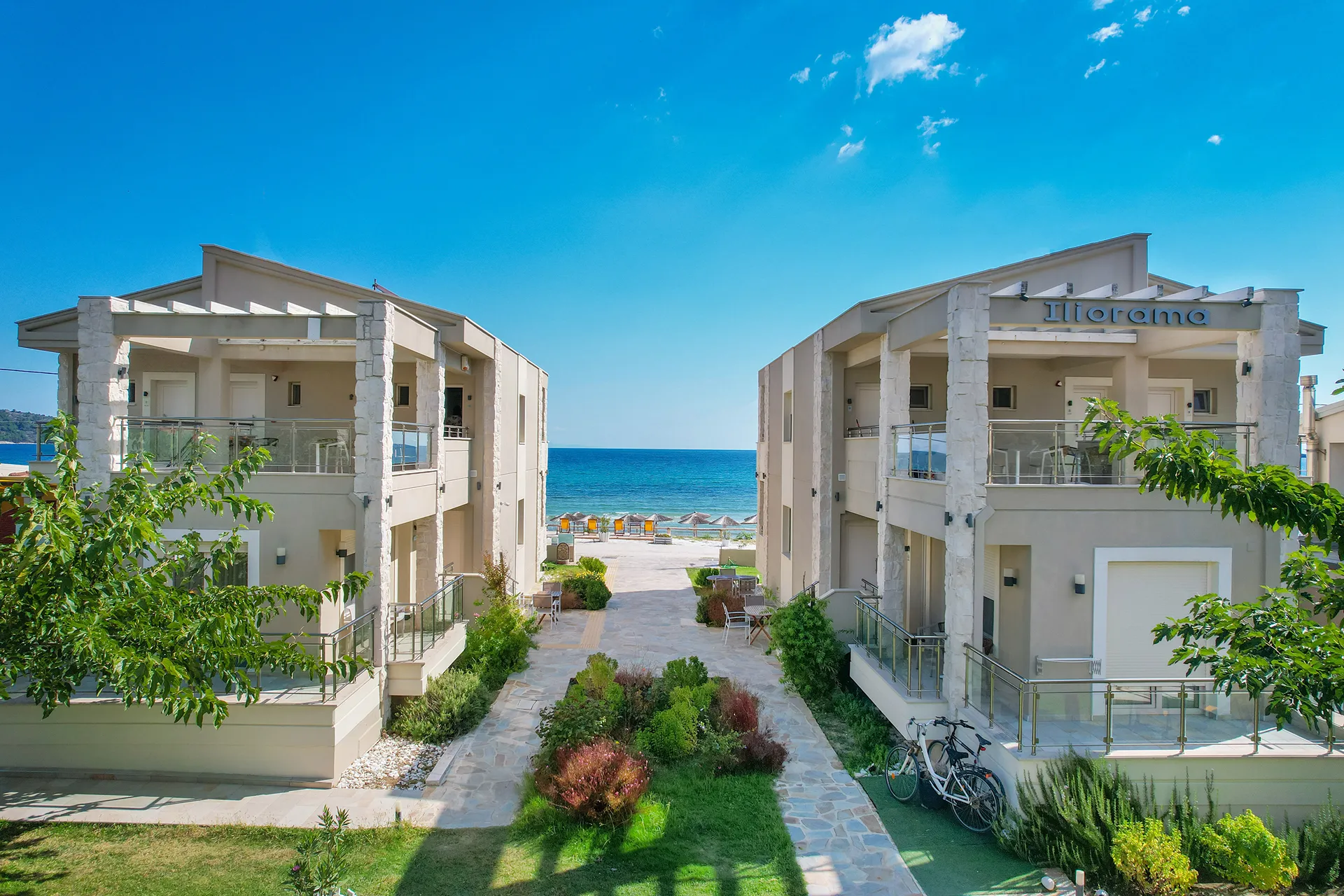 Tiara Holidays - Iliorama Seaside Luxury Suites & Apartments - pogled na more